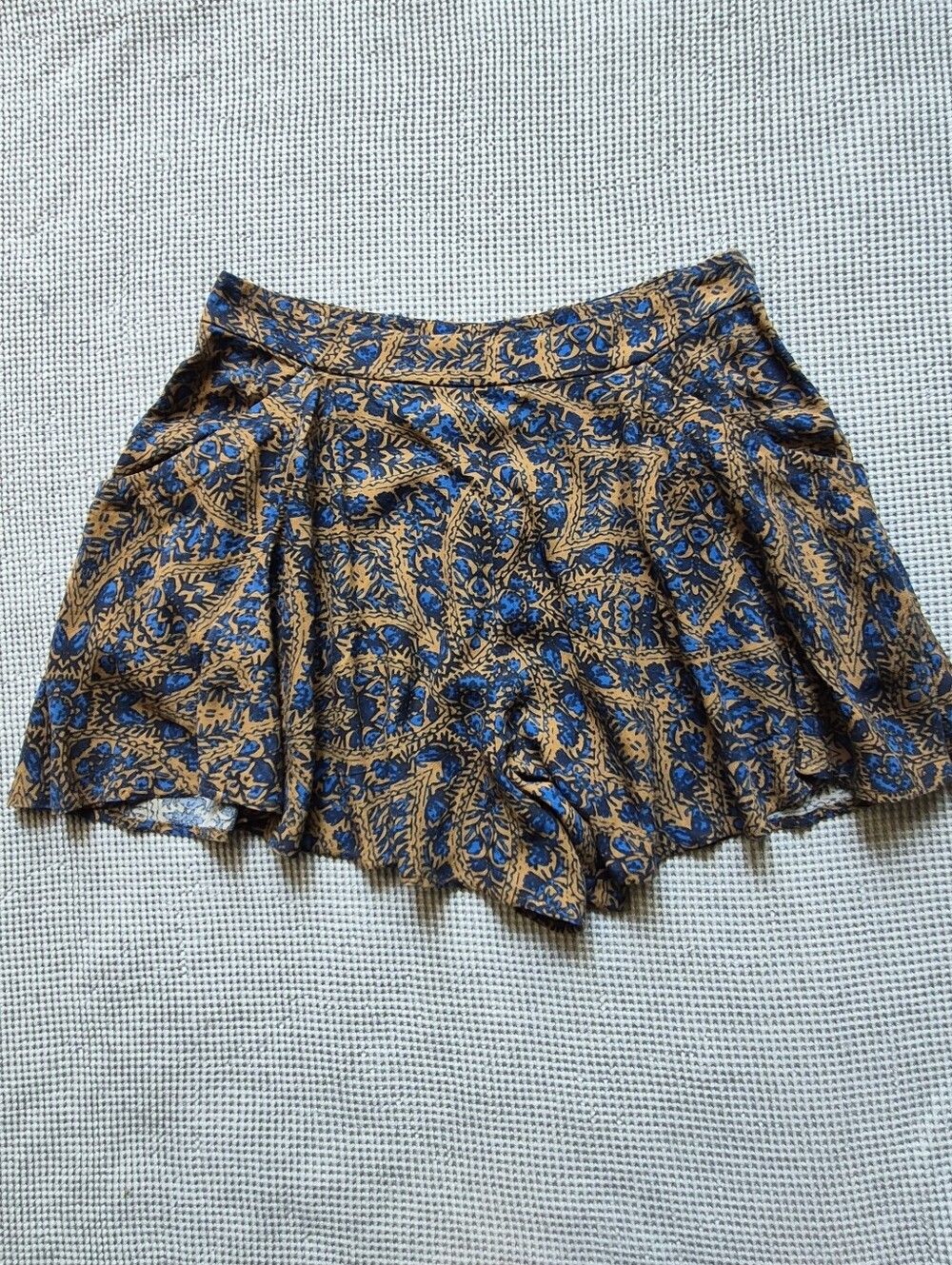​Free People Blue Mustard Paisley Printed Rayon Pleated Boho Shorts Size 0